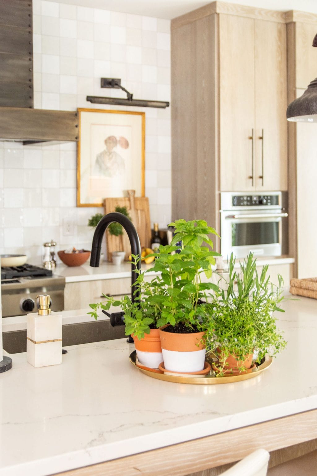 PLANTING AN INDOOR COUNTERTOP HERB GARDEN WITH PLASTI DIP CRAFT 7 Indoor countertop herb garden in the kitchen with mismatched pots and Plasti Dip Craft coating DIY project on Thou Swell #herbgarden #indoorplants #indoorgarden #kitchengarden #plastidip