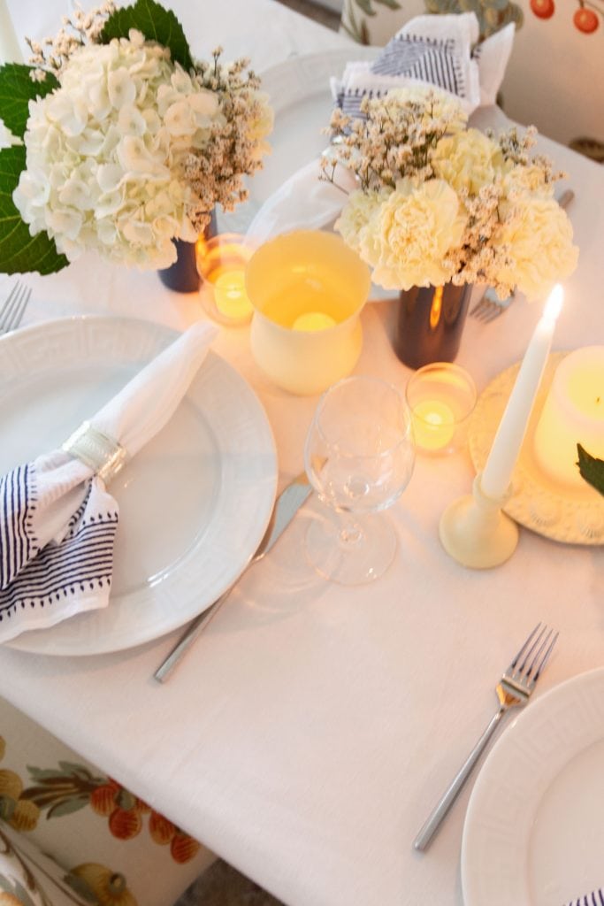 Glowy candlelit summer table setting with Phoenician Yellow PlastiDip peelable spray paint DIY project on Thou Swell #diy #diyproject #plastidip #spraypaint #yellowpaint #tablesetting #tablescape #dinnerparty