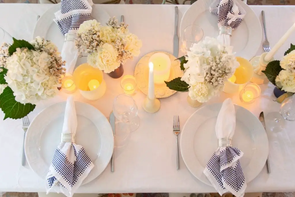 Glowy candlelit summer table setting with Phoenician Yellow PlastiDip peelable spray paint DIY project on Thou Swell #diy #diyproject #plastidip #spraypaint #yellowpaint #tablesetting #tablescape #dinnerparty