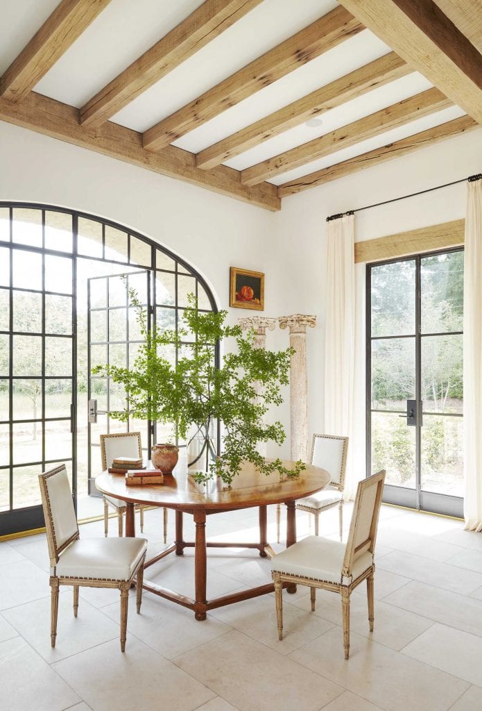 Modern farmhouse dining room design in Mountain Brook, Alabama by Paul Bates and Melanie Pounds on Thou Swell #farmhouse #alabama #southernhome #hometour #homedesign #interiordesign