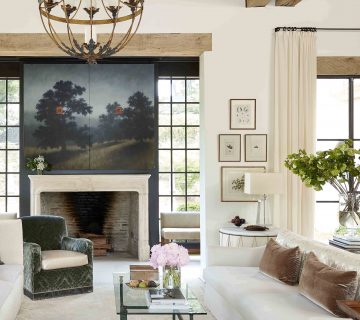 Modern farmhouse living room design in Mountain Brook, Alabama by Paul Bates and Melanie Pounds on Thou Swell #farmhouse #alabama #southernhome #hometour #homedesign #interiordesign
